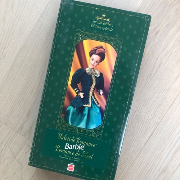 Collectible vintage 90s  Yuletide Barbie - Picture 2 of 2